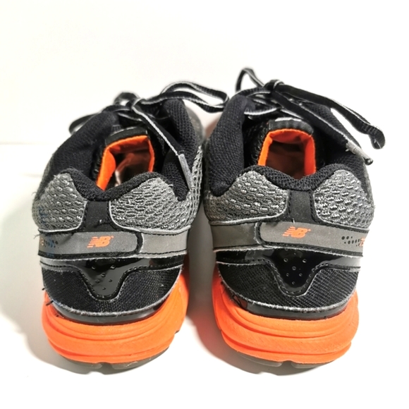 NEW BALANCE | Boys Runners, Black | Orange - Picture 4 of 8
